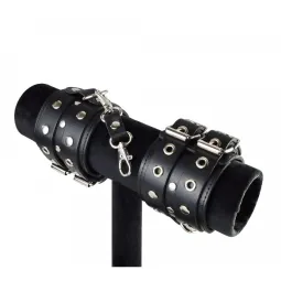 Наручники черные из натуральной кожи