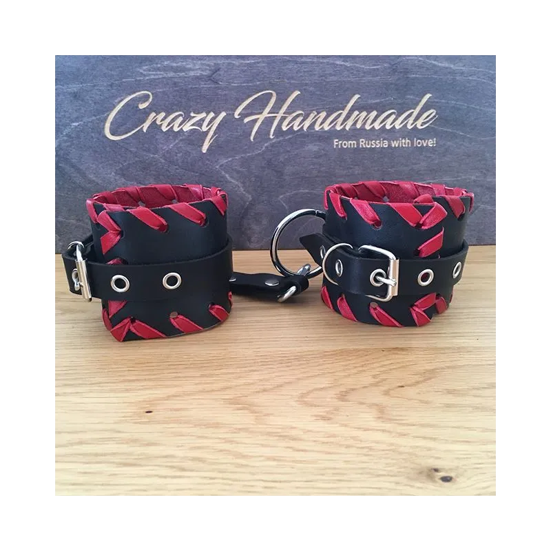 Оковы из натуральной кожи с отделкой из красной кожи