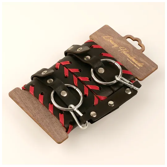 Оковы из натуральной кожи с отделкой из красной кожи