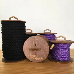 Нейлоновая веревка черная на деревянной катушке , 20 м