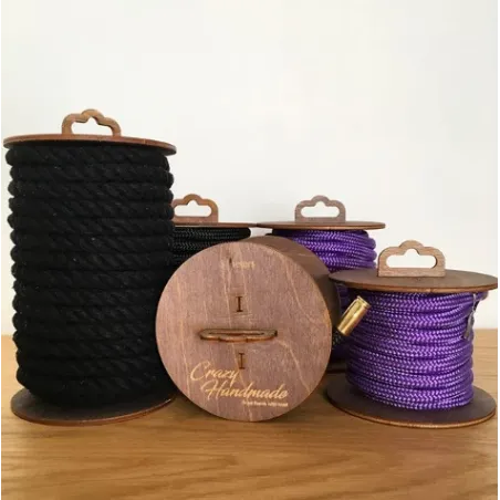 Нейлоновая веревка черная на деревянной катушке , 20 м