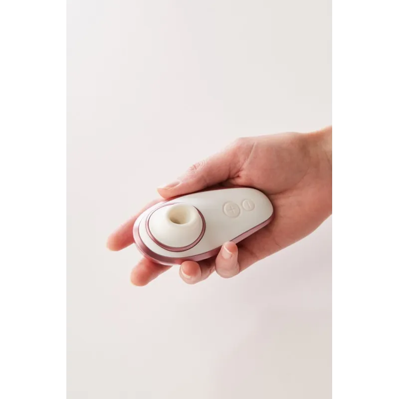 Бесконтактный клиторальный стимулятор Womanizer Liberty розовый