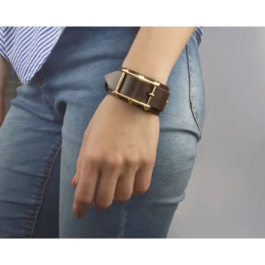 Браслет с пряжкой.